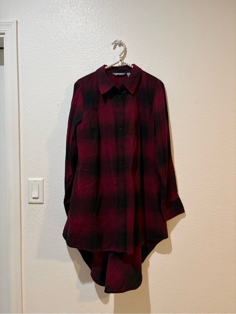 LISA RINNA M Long Plaid Button-Up Shirt in Burgundy and Black Tunic